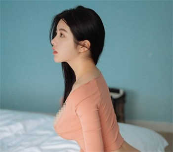 高美红在火车车厢免费版