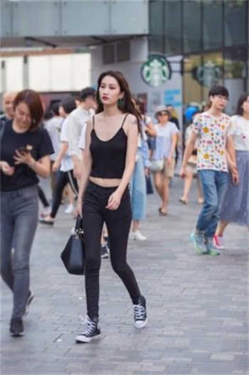 晃荡的女列车长