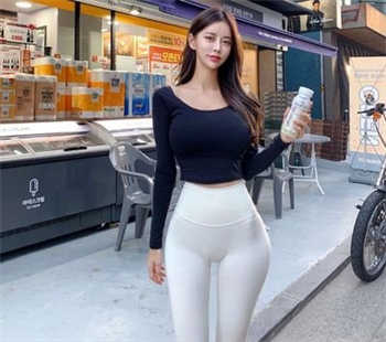 动漫美少女打扑克