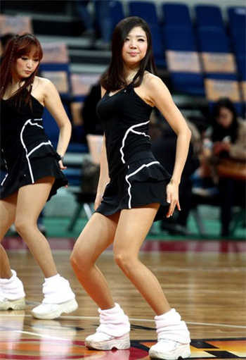 穿成貌美音甜的白莲女配