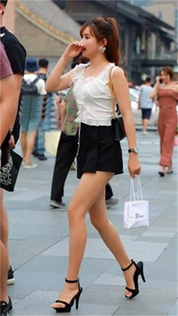 抖音女主播套路男人刷礼物