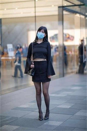 老婆公司聚会很晚回来
