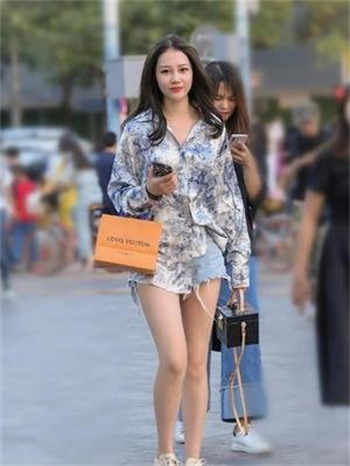女子为了一份合同不惜