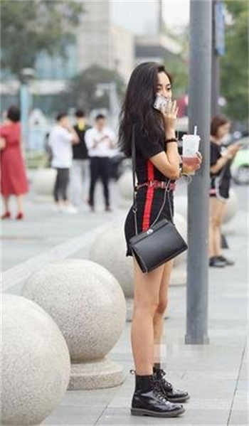 艾秋突袭男宿舍免费观看