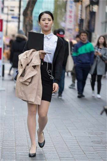 秋月真理奈本子图片