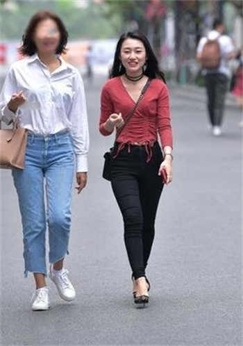 摥管专用图翘臀妹子