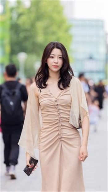 老师在办公室里打扑克牌