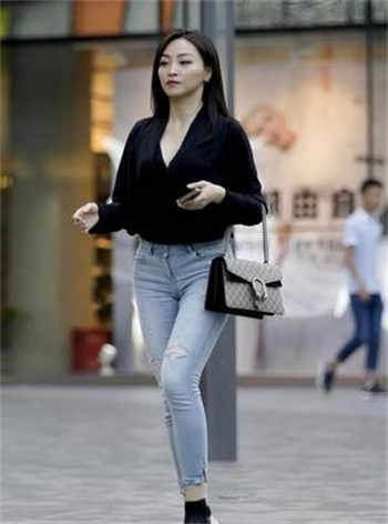 两个男人如何行事
