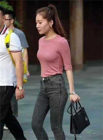 女子自己切开肚子