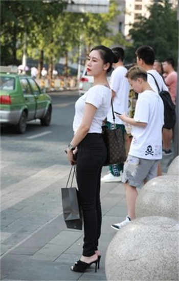 拉萨尔皮蓬跑车无内